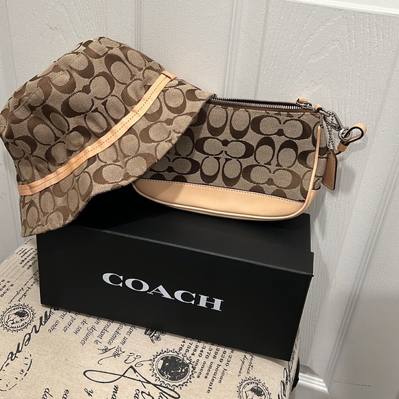 COACH Handbag and Bucket Cap bundle. Excellent Pre-Loved Condition. Authentic - Picture 16 of 16
